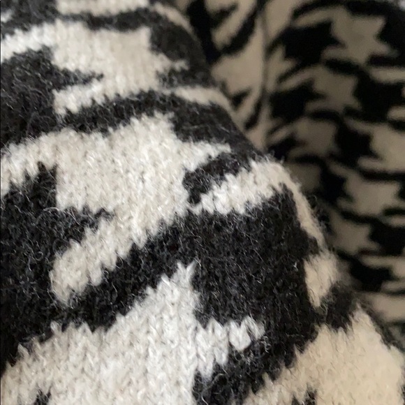 Sweater - Picture 4 of 4